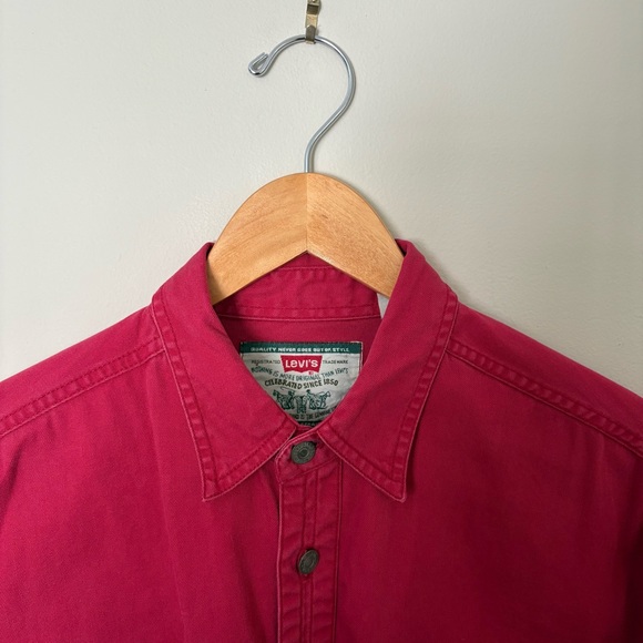 Vintage Levi’s Red Tab long-sleeve cotton chambray work shirt - Picture 2 of 8